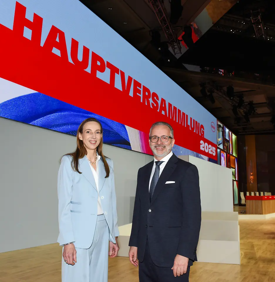 Dr. Simone Bagel-Trah, Chairwoman of the Supervisory Board and Shareholders’ Committee, and Carsten Knobel, Chairman of the Henkel Management Board