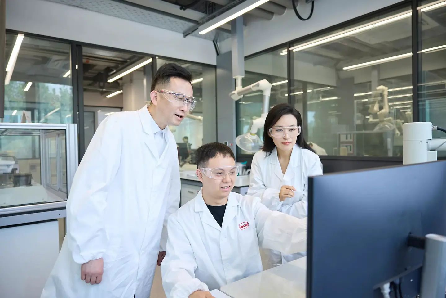 photo-inspiration-center-shanghai-customers-technicians-morphology-lab